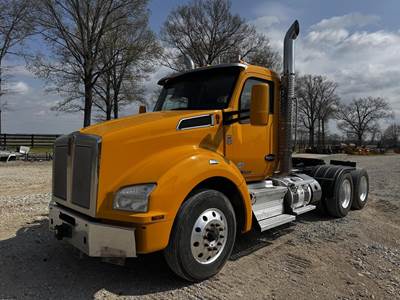 Kenworth T880 Day Cab Truck - Cummins 500HP, 13 Speed Manual