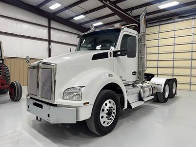 Kenworth T880 Day Cab Truck - Cummins 475HP, Amt