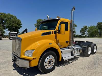 Kenworth T880 Day Cab Truck - Cummins 500HP, 13 Speed Manual