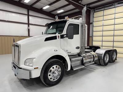Kenworth T880 Day Cab Truck - Cummins 475HP, Amt