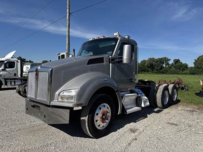 Kenworth T880 Day Cab Truck - Cummins 500HP, 12 Speed Ultrashift Amt