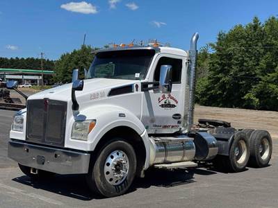 Kenworth T880 Day Cab Truck - Paccar 455HP, Automatic