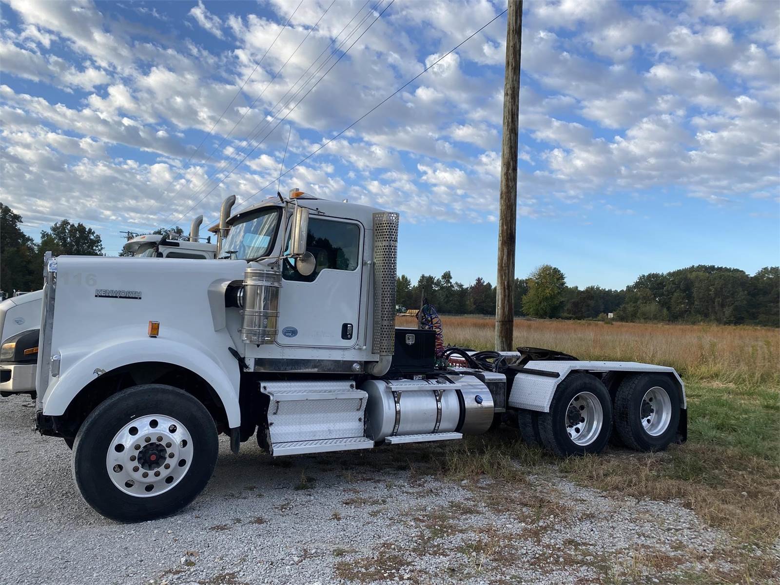 2017 Kenworth W900 Day Cab Truck Cummins 475HP, 10 Speed Ultrashift