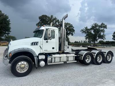 Mack Granite 64FT Day Cab Truck - MP8 505HP, Amt