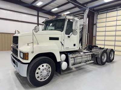 Mack Pinnacle 64T Day Cab Truck - MP8-445C 445HP, Automatic