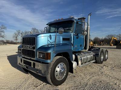 Mack Pinnacle 64T Day Cab Truck - MP8-445C 445HP, 12 Speed M Drive Automatic