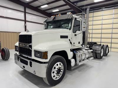 Mack Pinnacle 64T Day Cab Truck - MP8-505C 505HP, Amt