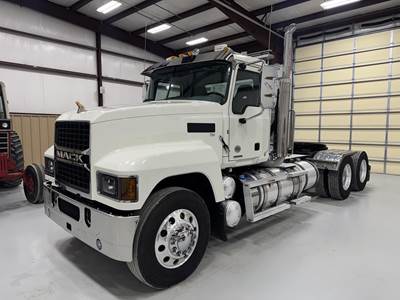 Mack Pinnacle 64T Day Cab Truck - MP13 505HP, Amt