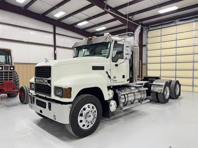 Mack Pinnacle 64T Day Cab Truck - MP8-505C 505HP, Amt