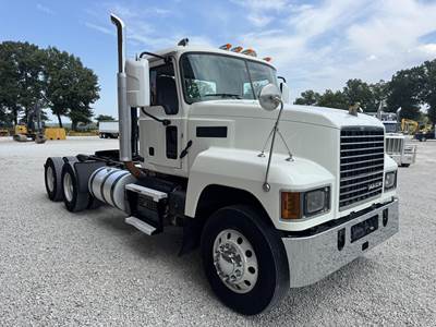 Mack Pinnacle 64T Day Cab Truck - MP8 455HP, 12 Speed M Drive Amt