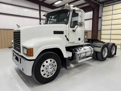 Mack Pinnacle CHU613 Day Cab Truck - MP8 445HP, 10 Speed Manual