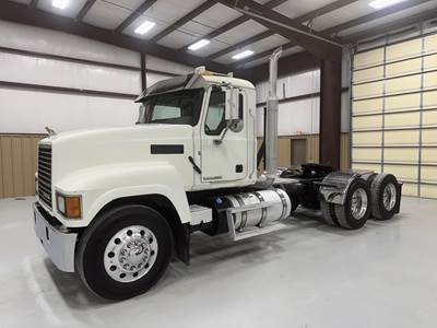 Mack Pinnacle CHU613 Day Cab Truck - MP8-415C 415HP, 13 Speed M Drive Automatic