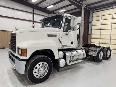 Mack Pinnacle CHU613 Day Cab Truck - 500HP, Automatic