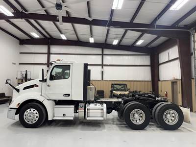 Peterbilt 579 Day Cab Truck - Paccar 456HP, 12 Speed Amt