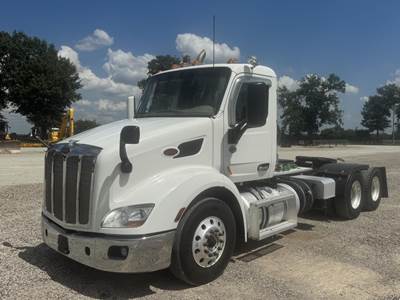 Peterbilt 579 Day Cab Truck - Paccar 485HP, 13 Speed Manual