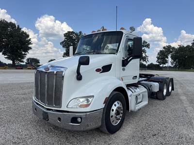 Peterbilt 579 Day Cab Truck - Paccar 485HP, 13 Speed Manual