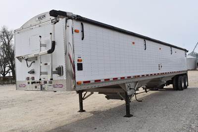 WILSON 43ft Aluminum Hopper / Grain Trailer - Air Ride, Fixed Axle