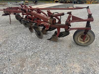 International 720 Plow