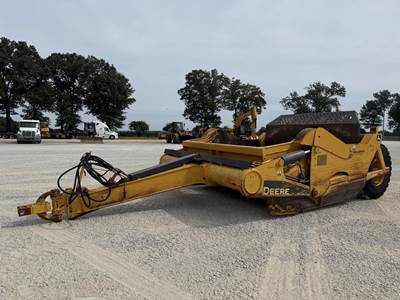 John Deere 2010DE Scraper