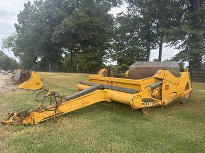 John Deere 2010DE Scraper