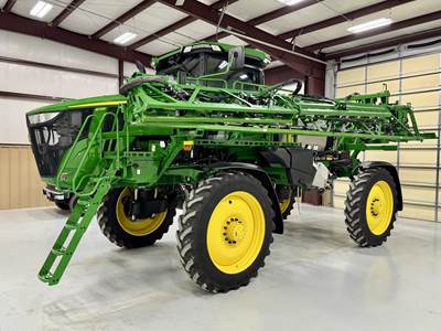 John Deere 408R Self-Propelled Sprayer