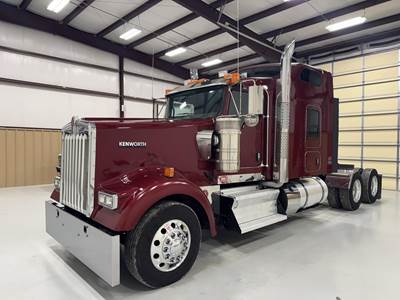 Kenworth W900L Sleeper Semi Truck - Cummins 400HP