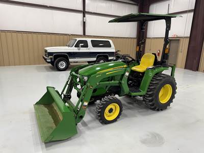 John Deere 3032E Tractor