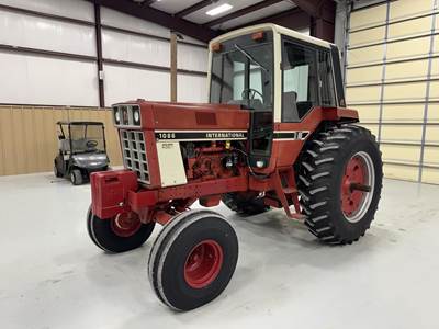 International 1086 Tractor