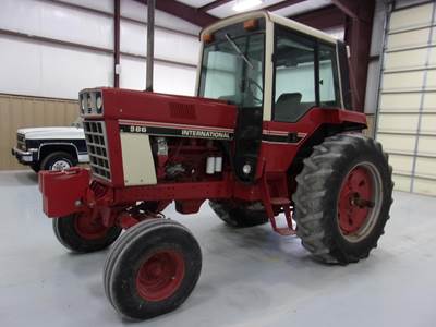 International 986 Tractor