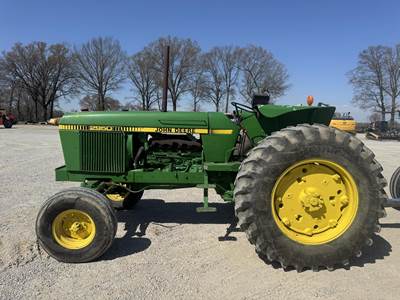 John Deere 2950 Tractor