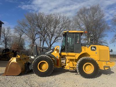 John Deere 624 P-Tier Wheel Loader