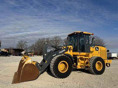 John Deere 624 P-Tier Wheel Loader
