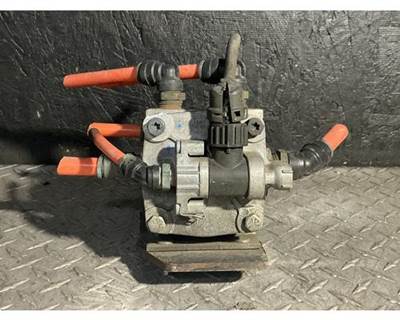 Bendix R-14 Air Brake System for a International LT625