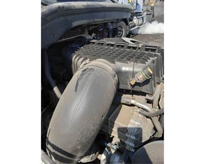 Freightliner Cascadia 116 Air Cleaner / Air Filter Housing for a Freightliner Cascadia 116 Day Cab