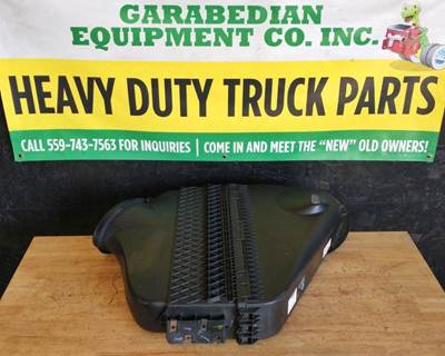 Freightliner Cascadia 125 Air Cleaner / Air Filter Housing