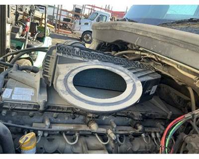 Freightliner Cascadia 126 Air Cleaner / Air Filter Housing for a Freightliner CASCADIA