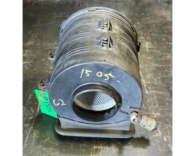 International 4400 Right Air Cleaner / Air Filter Housing for a International DuraStar 4400