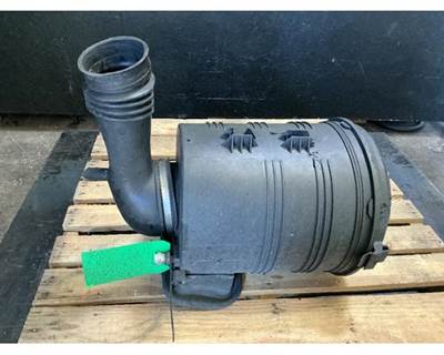 International DuraStar 4400 Air Cleaner / Air Filter Housing