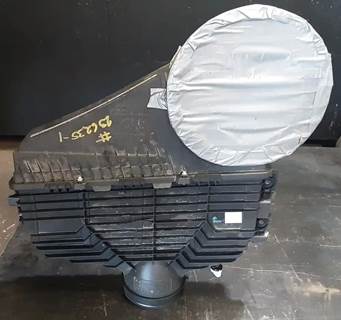 International LT625 Air Cleaner / Air Filter Housing