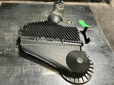 International LT625 Air Cleaner / Air Filter Housing