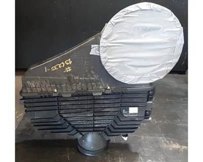 International LT625 Air Cleaner / Air Filter Housing