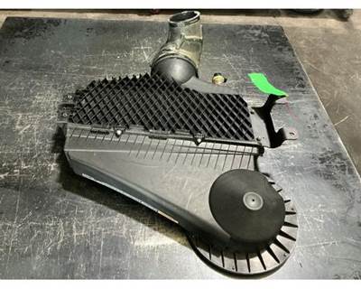 International LT625 Air Cleaner / Air Filter Housing