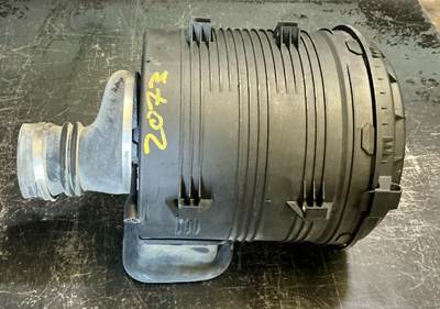 International RH613 Air Cleaner / Air Filter Housing
