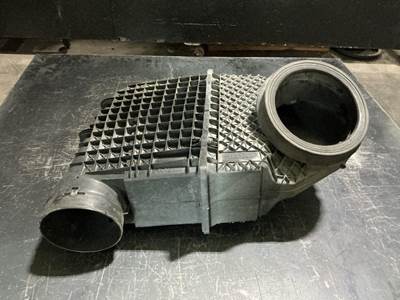 Kenworth T680 Air Cleaner / Air Filter Housing
