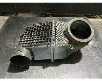 Kenworth T680 Air Cleaner / Air Filter Housing