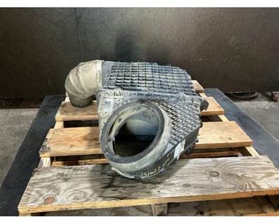 Kenworth T680 Air Cleaner / Air Filter Housing
