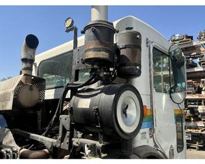 Peterbilt 320 Air Cleaner / Air Filter Housing