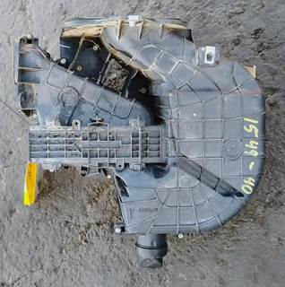 Peterbilt 579 Right Air Cleaner / Air Filter Housing