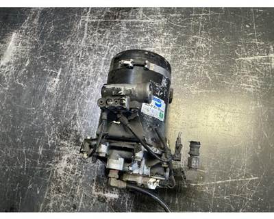 Bendix AD-9SI Air Dryer for a Freightliner Cascadia 113