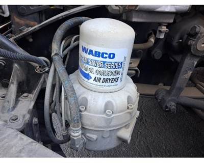 Bendix Air Dryer for a Freightliner Cascadia 125